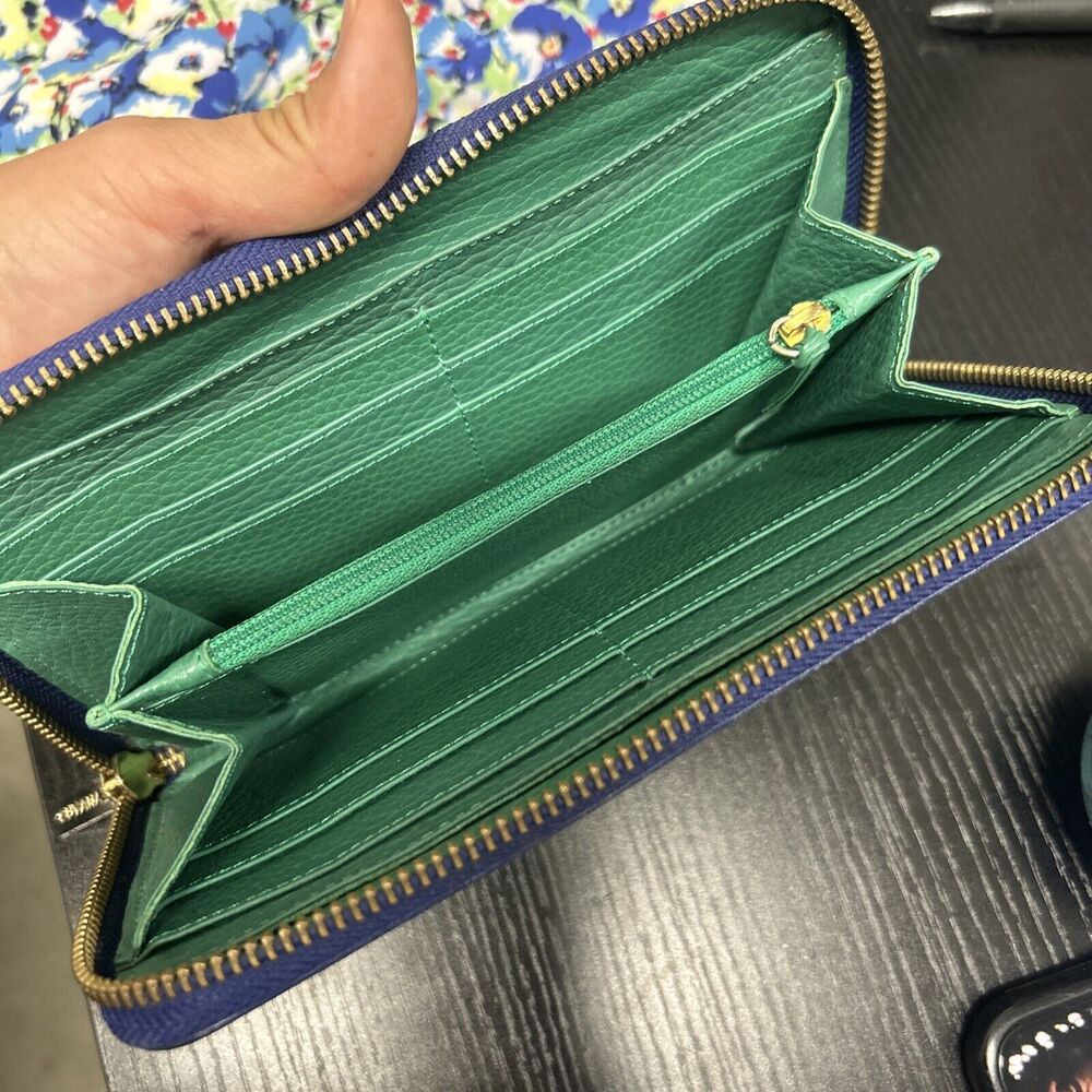 Cuyana Classic Zip Pebbled Leather Wallet Blue Green - Picture 12 of 12